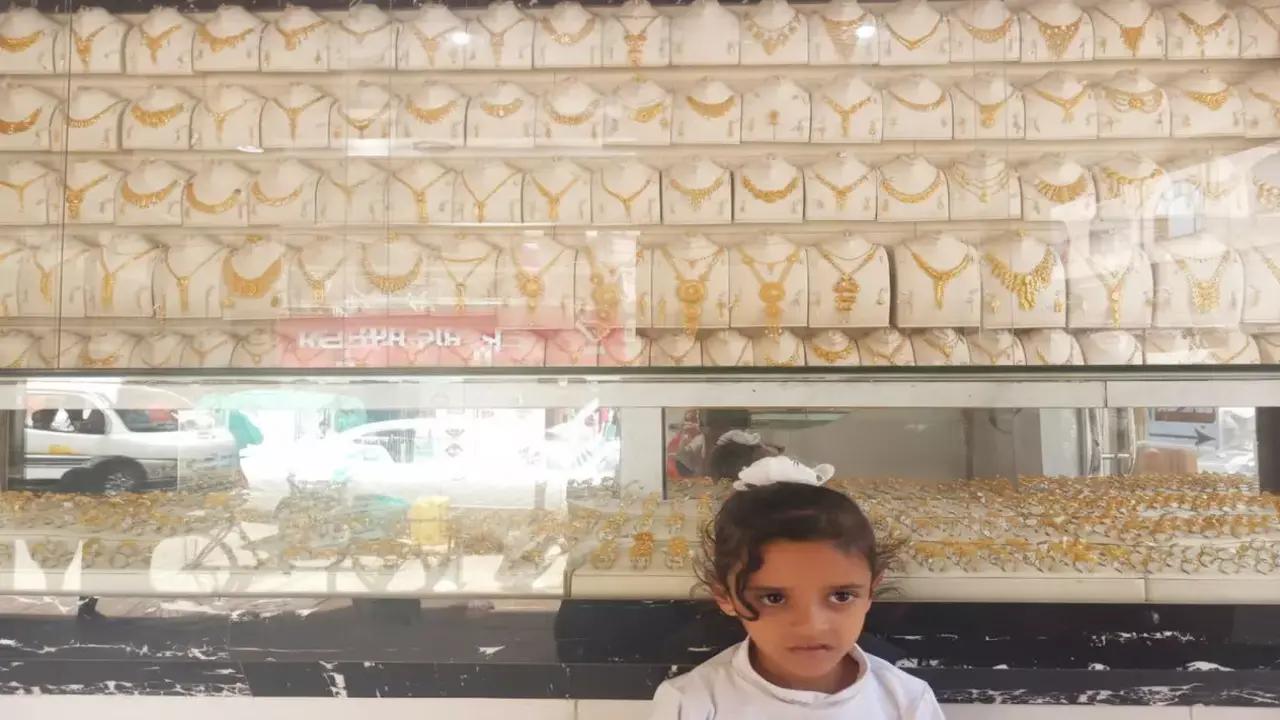 فارق 1.1 مليون ريال.. أسعار الذهب تشتعل بين صنعاء وعدن بمستويات قياسية